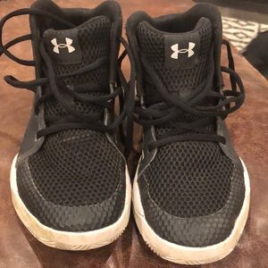 Nice shoes used for basketball season only. Like new